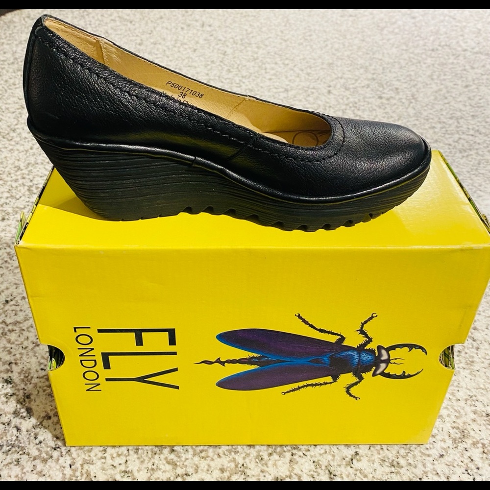 Fly London Yoni black leather wedge Sz 7.5 (38)